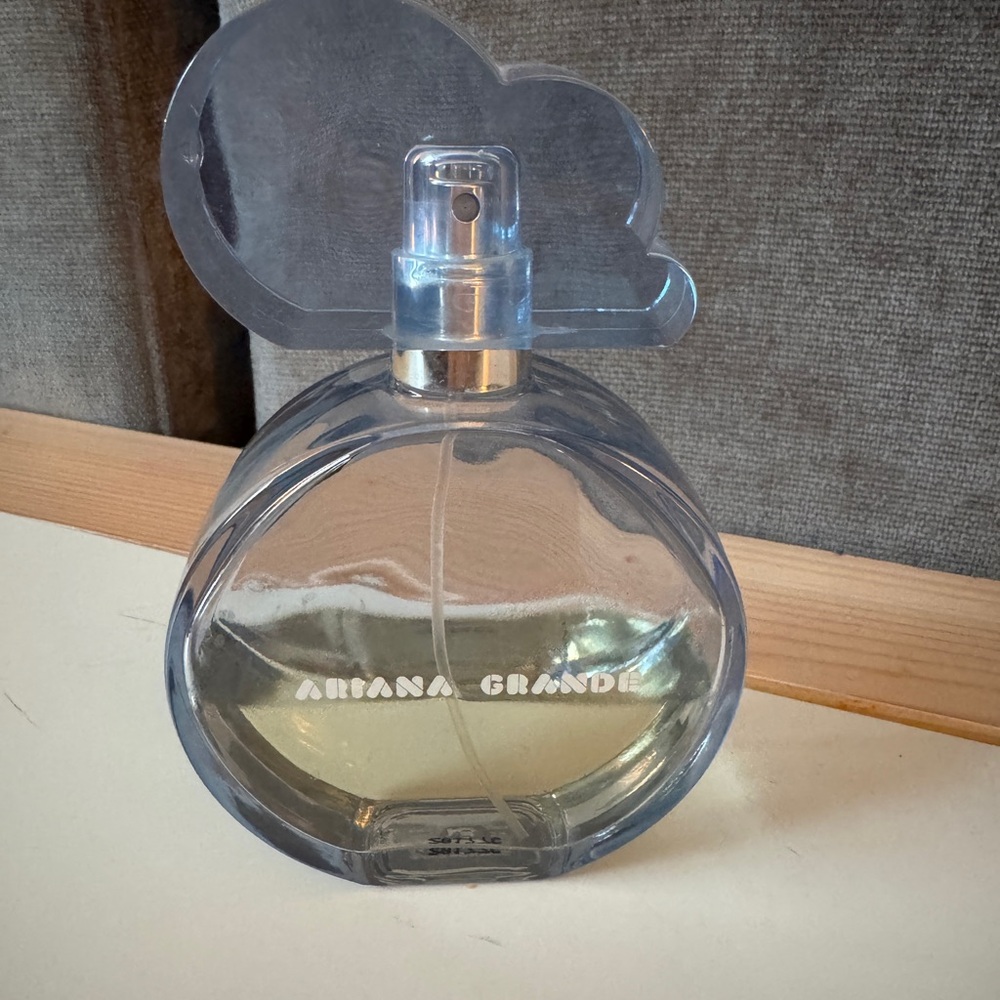 Ariana Grande Cloud Perfume